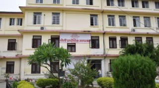 डायलासिसको पर्खाइमा रहेका बिरामीको मृत्यु, कोरोना परीक्षणको रिपोर्ट कुर्दै