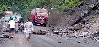 वर्षाका कारण सात राष्ट्रिय राजमार्गमा असर, चार राजमार्ग ठप्प
