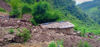 सिन्धुपाल्चोक पहिरोमा एक महिलाको शव फेला