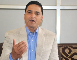 खबरदार ! निर्वाचन आयोगले तलमाथि गर्न पाइँदैन : भट्टराई