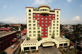 होटल तथा रेस्टुरेन्टमा बसेर खाना खान नपाइने