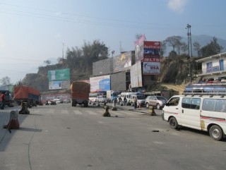 कोरोना ह्वात्तै बढेपछि काठमाडौँ आउजाउमा पूर्णतया रोक