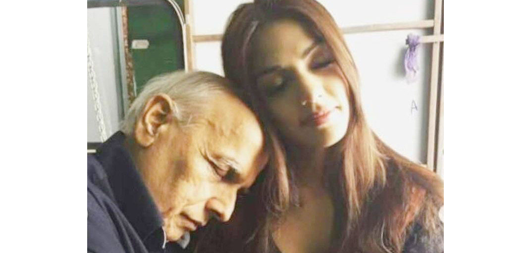 आत्महत्या गरेका सुशान्तकी गर्लफ्रेण्ड रिया डाइरेक्टर महेशको प्रेममा 