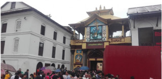 प्रधानमन्त्री ओलीले गरे पशुपतिनाथ मन्दिरमा एकघण्टा विशेष पूजा