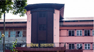 संसद विघटन बदर गर्न माग गर्दै नेकपा सांसदहरु सर्वोच्चमा