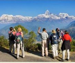 पर्यटकलाई लक्ष्य गर्दै कालिञ्चोकमा स्वास्थ्य शिविर
