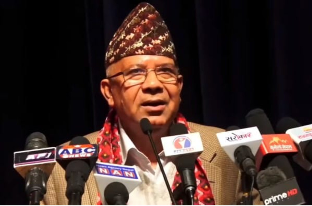 केपी ओलीको पार्टी सडकको धुलो हो,को जान्छ हेरौँलाः माधव नेपाल