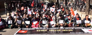 नेकपा प्रचण्ड-माधव पक्षको माइतीघरमा धर्ना