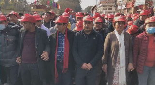 आम हड्तालकै बीच महेश बस्नेतको नेतृत्वमा हजारौं युवा सडकमा, प्रचण्ड-माधवका कार्यकर्ताहरुको भागाभाग!