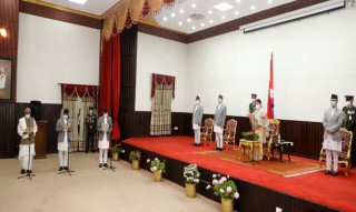 पुनर्गठित मन्त्रिपरिषद्‍का मन्त्रीहरूले लिए शपथ