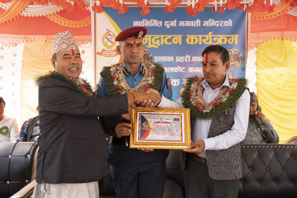प्रहरी निरीक्षक देवराज काफ्लेले बनाए गल्कोटमा दुर्गा भगवतीको मन्दिर