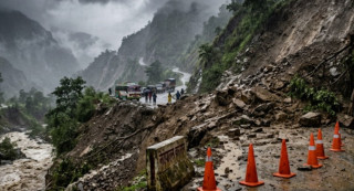अरनिको, मेची र मदन भण्डारीसहित मुख्य राजमार्गहरू ठप्प