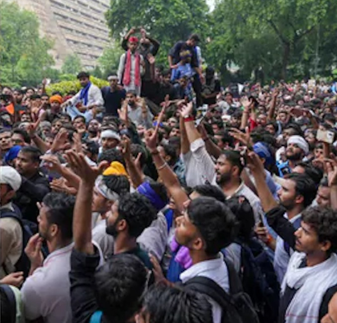 दिल्लीमा आन्दोलन चर्किँदै गएपछि १६ वटा मेट्रो स्टेसन बन्द, हजारौं यात्रु अलपत्र