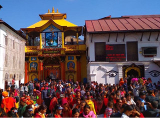 साउनको अन्तिम सोमबार पशुपतिमा व्रतालुको घुइँचो